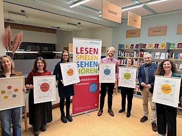 Feierliche Vorstellung des neuen Leitbilds der Stadtbibliothek Puchheim Foto Feierliche Vorstellung des neuen Leitbilds der Stadtbibliothek Puchheim Foto